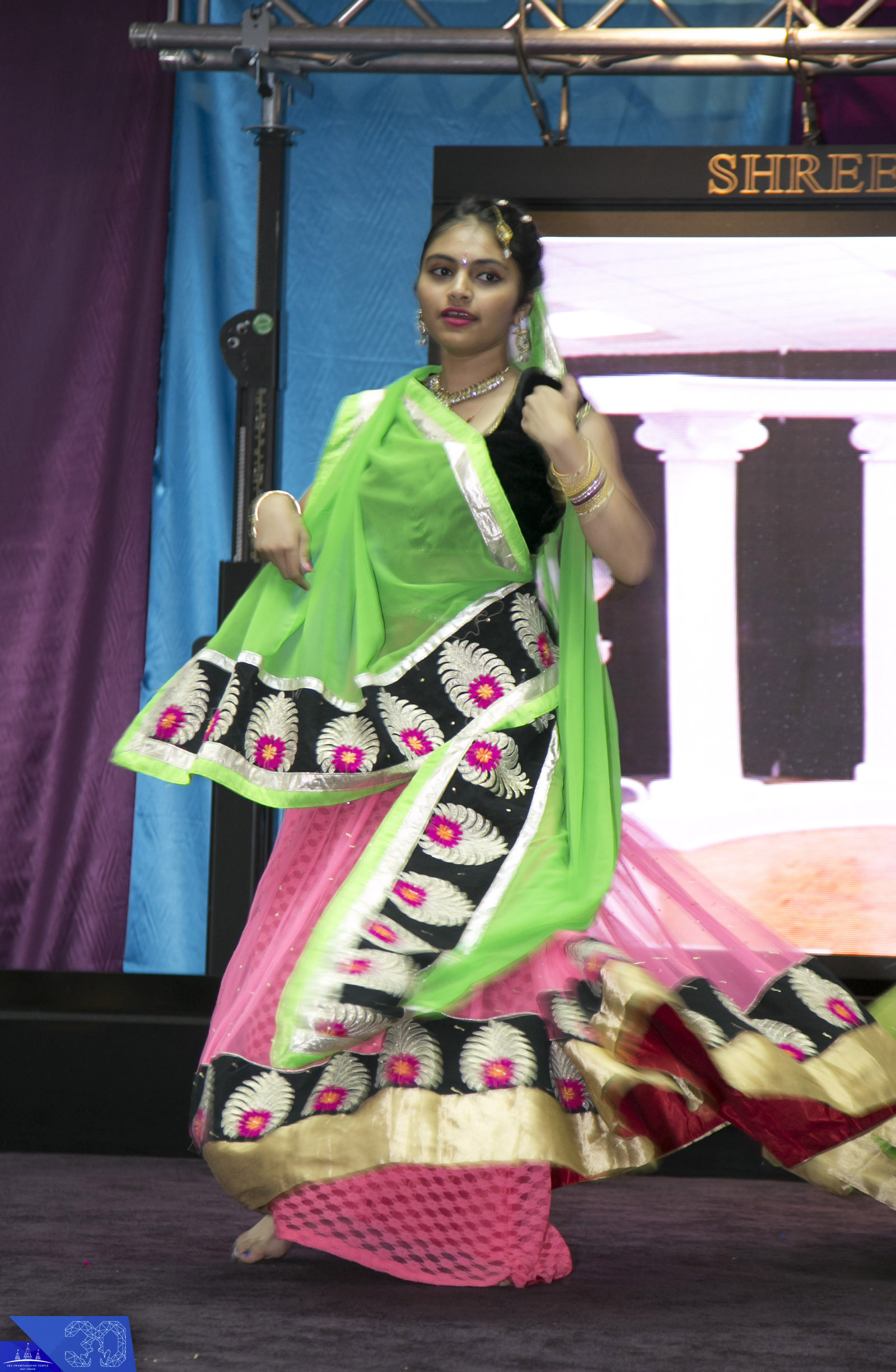 118 copy - ©1987-2017 SKS Swaminarayan Temple East London